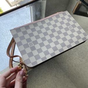 Louis Vuitton Neverfull Pouch in Damier Azur